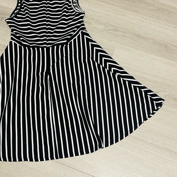 Alya Striped Black and White Dress w/red accent flowers - Picture 12 of 12